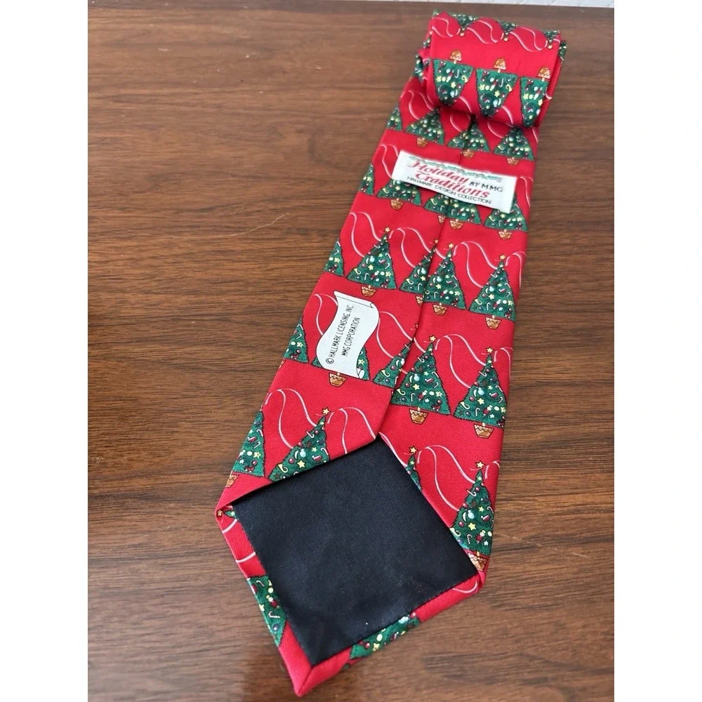 Vtg Hallmark Holiday Traditions Mens Christmas Tree Design Tie Necktie 100% Silk